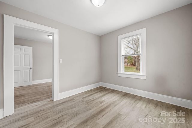 1529 4th Street NE, Hickory, NC 28601