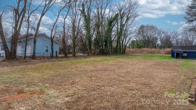 1529 4th Street NE, Hickory, NC 28601