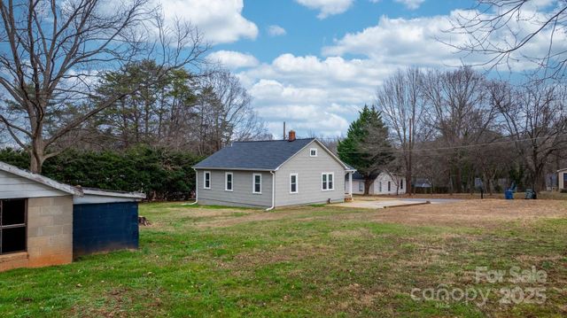 1529 4th Street NE, Hickory, NC 28601