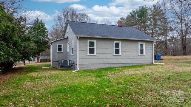 1529 4th Street NE, Hickory, NC 28601