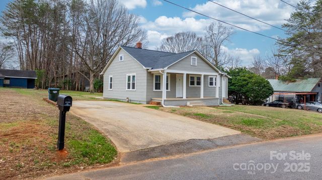 1529 4th Street NE, Hickory, NC 28601