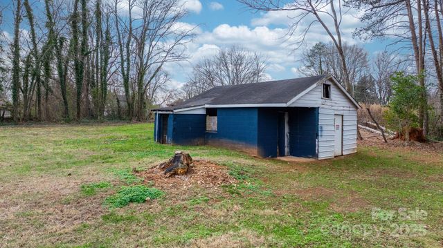 1529 4th Street NE, Hickory, NC 28601