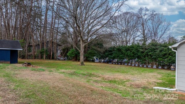 1529 4th Street NE, Hickory, NC 28601