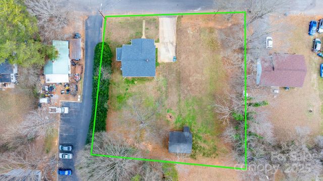 1529 4th Street NE, Hickory, NC 28601