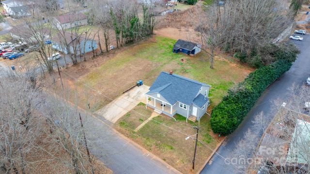 1529 4th Street NE, Hickory, NC 28601
