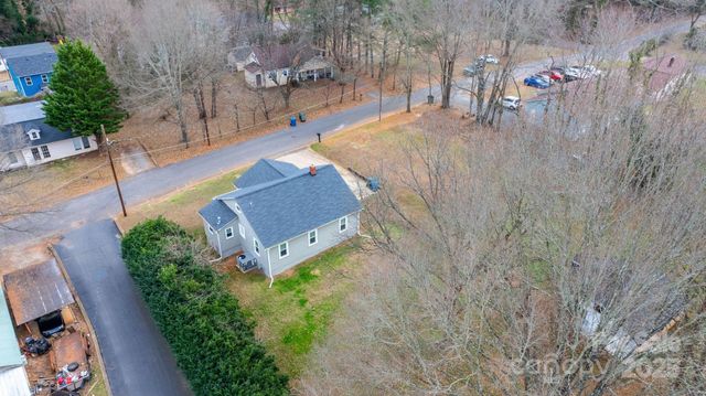 1529 4th Street NE, Hickory, NC 28601