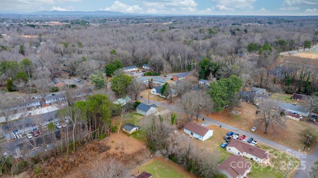 1529 4th Street NE, Hickory, NC 28601