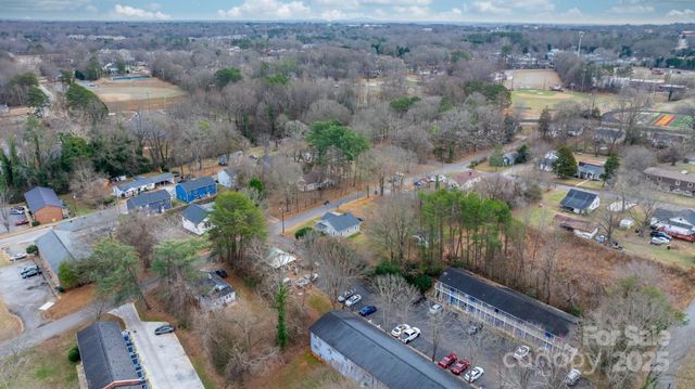 1529 4th Street NE, Hickory, NC 28601