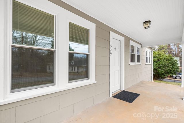1529 4th Street NE, Hickory, NC 28601