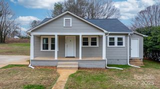 1529 4th Street NE, Hickory, NC 28601