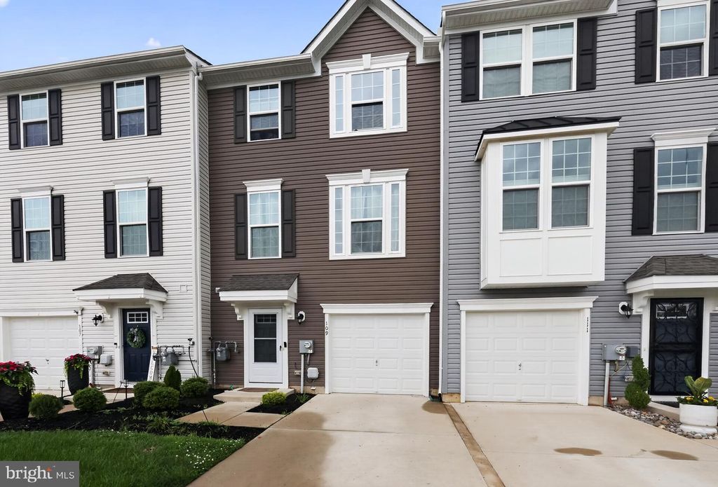 109 PLAZA DRIVE, Sicklerville, NJ 08081