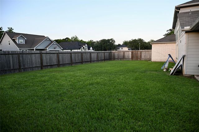 2570 Turberry Drive, West Columbia, TX 77486