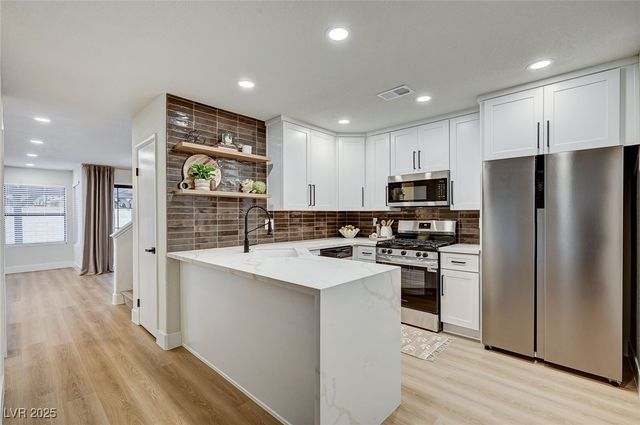 3948 Cobble Creek Court, Las Vegas, NV 89108