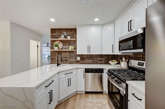 3948 Cobble Creek Court, Las Vegas, NV 89108