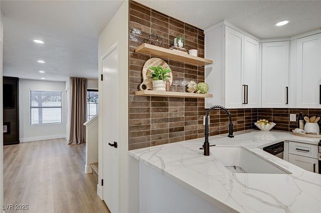 3948 Cobble Creek Court, Las Vegas, NV 89108