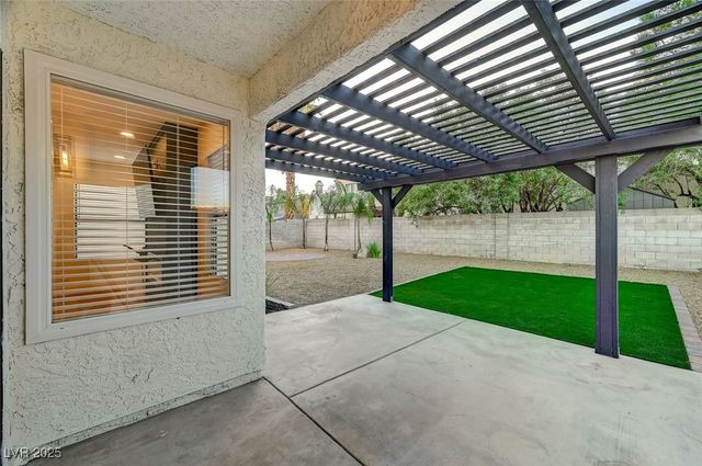 3948 Cobble Creek Court, Las Vegas, NV 89108