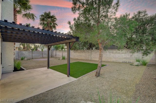 3948 Cobble Creek Court, Las Vegas, NV 89108