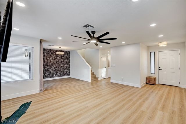 3948 Cobble Creek Court, Las Vegas, NV 89108