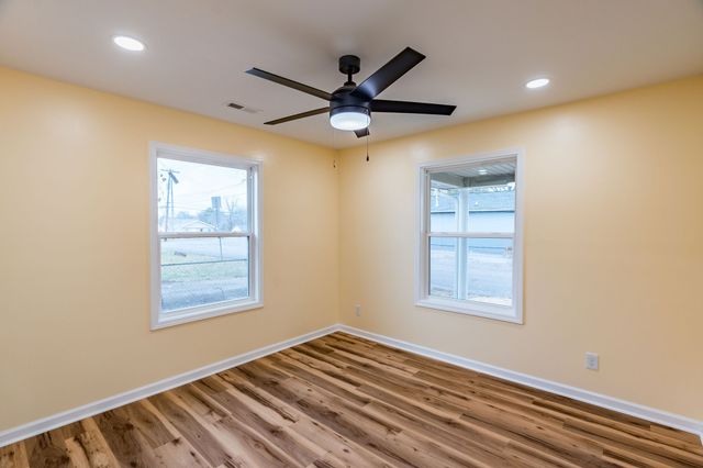 807 Maple Ct, Hopkinsville, KY 42240