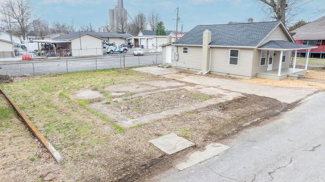 807 Maple Ct, Hopkinsville, KY 42240