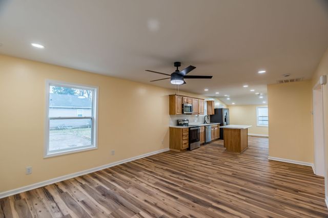 807 Maple Ct, Hopkinsville, KY 42240