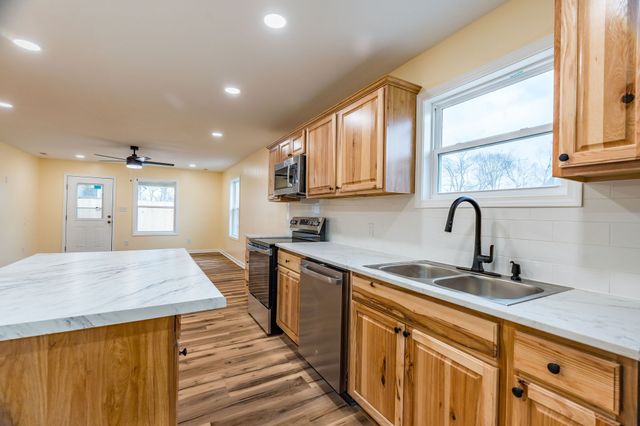 807 Maple Ct, Hopkinsville, KY 42240