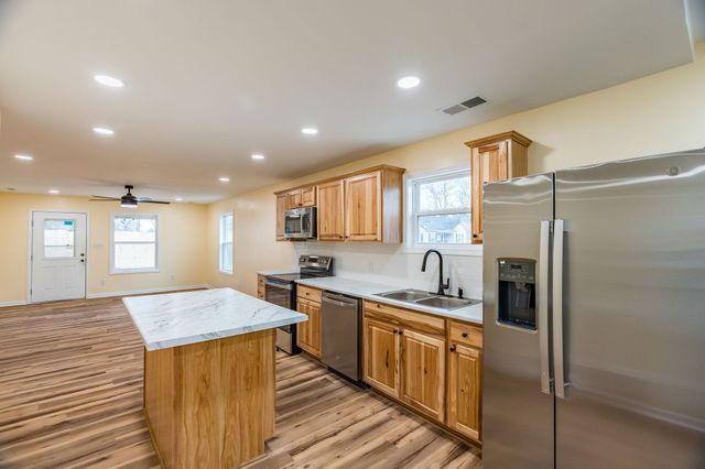 807 Maple Ct, Hopkinsville, KY 42240