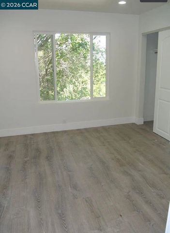 2220 S Crest Ave, Martinez, CA 94553