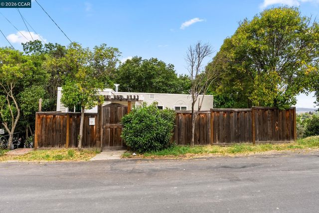 2220 S Crest Ave, Martinez, CA 94553