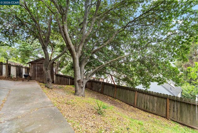 2220 S Crest Ave, Martinez, CA 94553