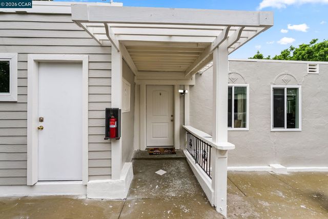 2220 S Crest Ave, Martinez, CA 94553