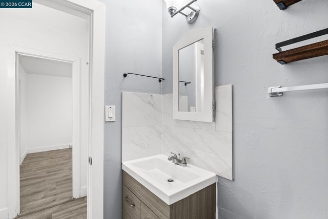 2220 S Crest Ave, Martinez, CA 94553