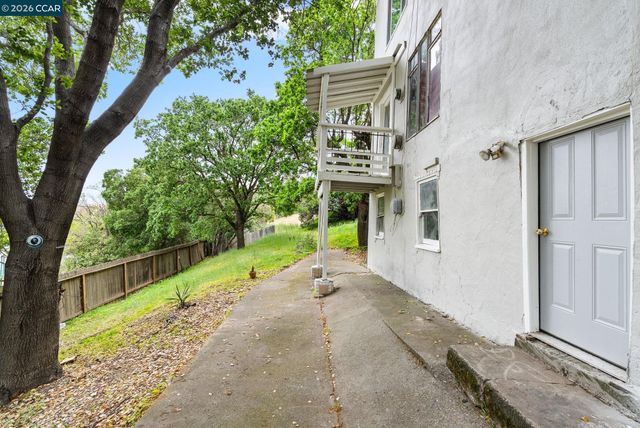 2220 S Crest Ave, Martinez, CA 94553