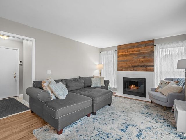 1115 Apple Hill Court, Elgin, IL 60120