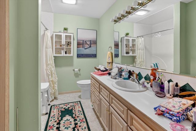 18 Thornapple Ct Court, Saginaw, MI 48603