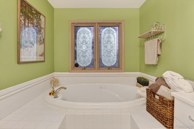 18 Thornapple Ct Court, Saginaw, MI 48603