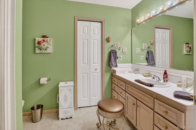 18 Thornapple Ct Court, Saginaw, MI 48603