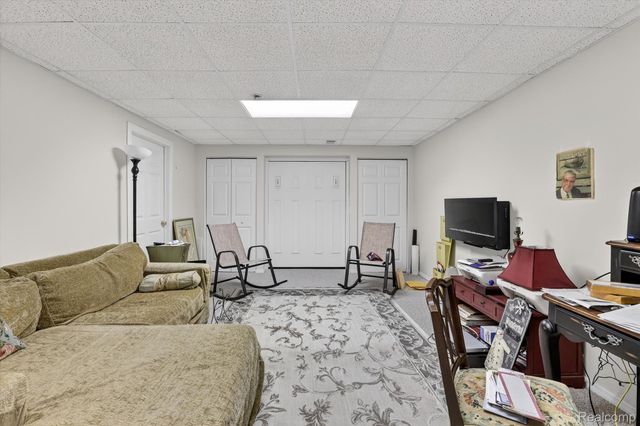 18 Thornapple Ct Court, Saginaw, MI 48603