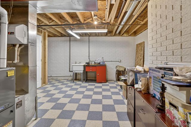 18 Thornapple Ct Court, Saginaw, MI 48603