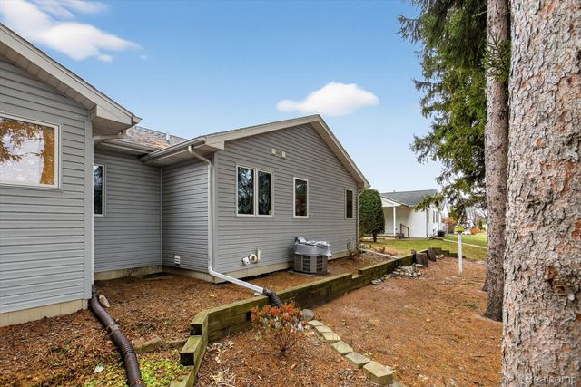 18 Thornapple Ct Court, Saginaw, MI 48603