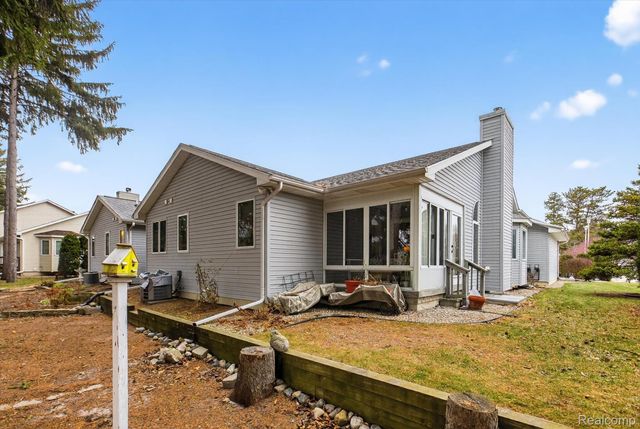 18 Thornapple Ct Court, Saginaw, MI 48603