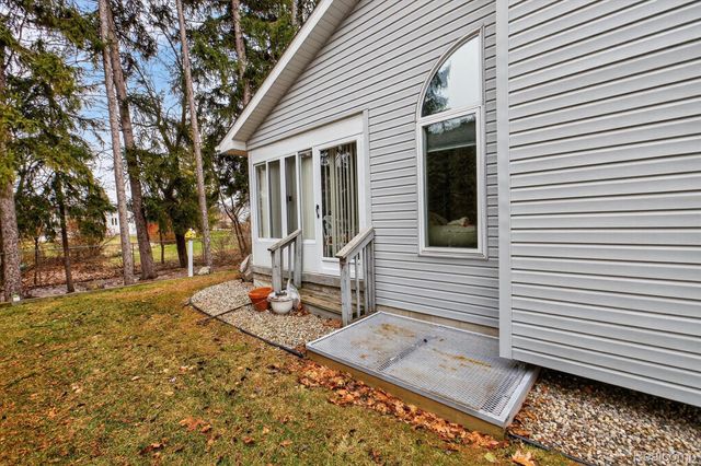 18 Thornapple Ct Court, Saginaw, MI 48603