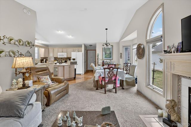 18 Thornapple Ct Court, Saginaw, MI 48603