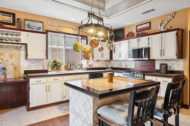 2821 ClearMeadow Drive, Mesquite, TX 75181