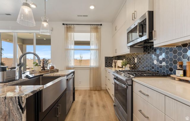 528 W GREEN MOUNTAIN DR, St. George, UT 84790