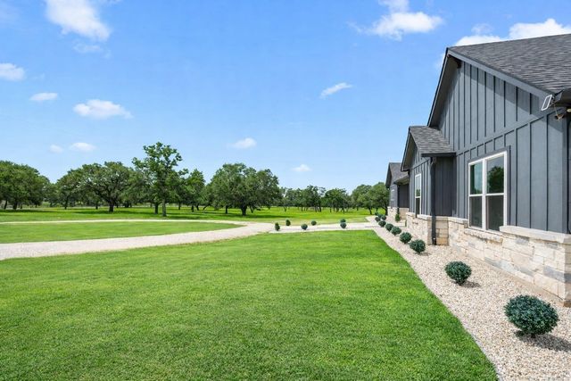 1507 Smith Rau Rd, Columbus, TX 78934