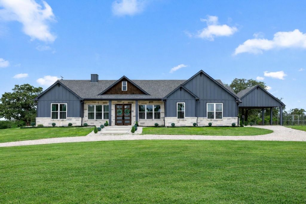 1507 Smith Rau Rd, Columbus, TX 78934