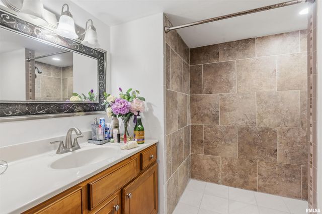 520 W MAPLE Avenue, Springfield, IL 62704