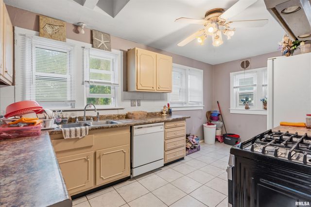 520 W MAPLE Avenue, Springfield, IL 62704