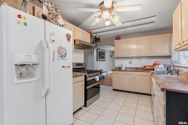 520 W MAPLE Avenue, Springfield, IL 62704